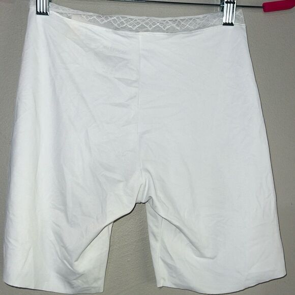 Vanity Fair light smoothing sculpting underwear NWT - Picture 6 of 6